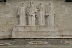 Suisse: SWITZERLAND. Geneva. Reformation Wall. Statues