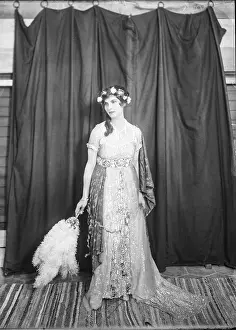 Binder: Sybille Binder as Beauty 1922