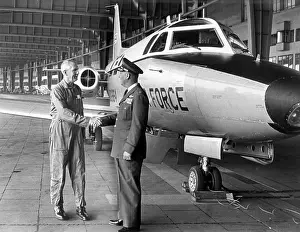 Salutation: T-39 jet of the US Air Force in Berlin