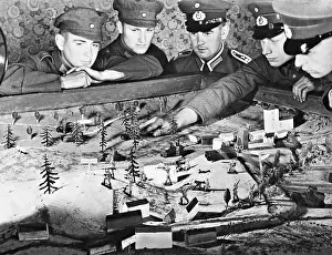 Tactical: Tactical training on the sandpit at the Reichswehr, 1932