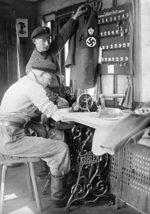 Freiwilliger: Tailoring in a work camp, 1933