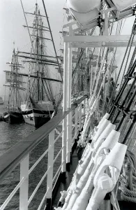 The Japics Historic Image Collection: Tall ships on the sea