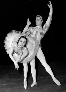 Tutu: Tamara Toumanova, Wladimir Oukhtomsky, rehearsing ballet