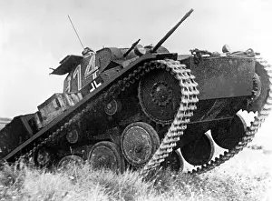 Westen: A tank attacks in a scene from the war movie Sieg