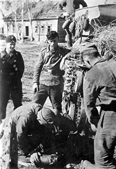 Fixing: Tank crew repairs its tank