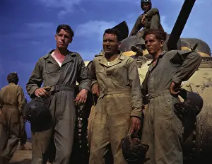 Kentucky: Tank crew standing in front of an M4 tank