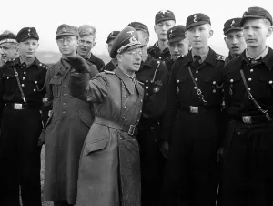 Explains: A tank destroyer explains the use of different