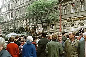 Confronted: Tank - soldiers - protest - Prague