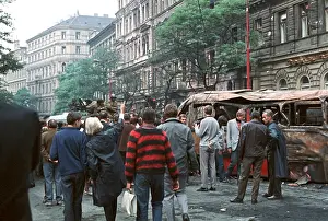 Confronted: Tank - soldiers - protest - Prague