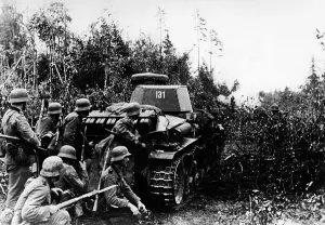 Wooded: Tanks and infantry of the Wehrmacht on the Eastern Front