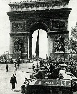 Triomphe: Tanks lined up near the Arc de Triomphe, Paris, WW2