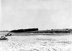 Aisne: Tanks push forward over open land in the combat zone