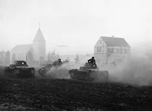 Thanksgiving: Tanks of the Wehrmacht during an exercise, 1935