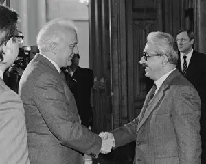 Aziz: Tariq Aziz visits USSR