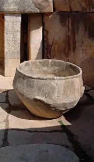 Tarxien: TARXIEN TEMPLE/LARGE POT