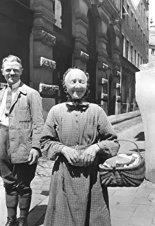 Grandma: The Taubenmutterl, a celebrity in Munich, 1930s