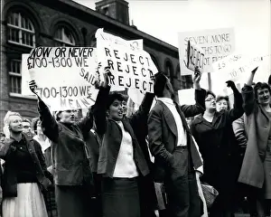 Urging: Teachers demonstrate outside NUT headquarters