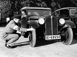 Breaks: Technical inspection of a car in Berlin, 1934