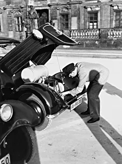 Cooler: Technical inspection of a car in Berlin, 1934