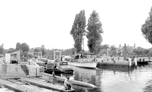 Teddington: Teddington, the Lock c1955
