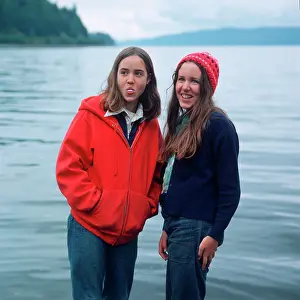 Del002: Teenagers By Lake