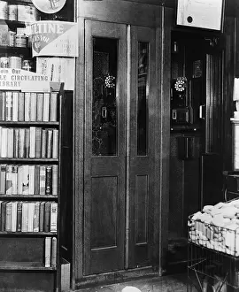 Hitmen: The telephone booth in which Vincent Mad ?