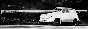 Windscreen: Telephone Pole Crashes Through Car