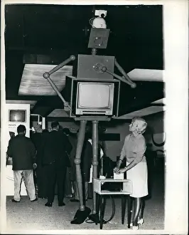 Fairgrounds: Television robot on display at Berlin radio show