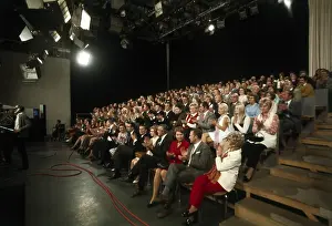 Alles: Television studio audience