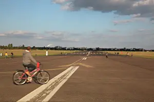 Tempelhofer: Tempelhofer Feld, Tempelhof Airport, Berlin, Germany