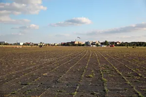 Tempelhofer: Tempelhofer Feld, Tempelhof Airport, Berlin, Germany