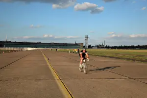 Tempelhofer: Tempelhofer Feld, Tempelhof Airport, Berlin, Germany