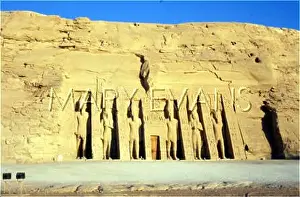 Nofret: TEMPLE OF HATHOR