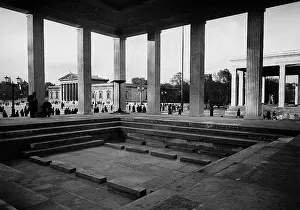 Coffins: Temple of Honor on Koenigsplatz, 1935
