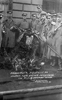 Eisner: Temporary memorial, Kurt Eisner's photo with flowers
