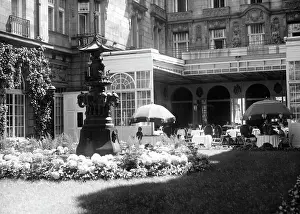Platz: Terrace of the Hotel Adlon