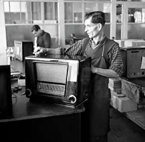 Assembles: Tesla Prague - manufacture of radios