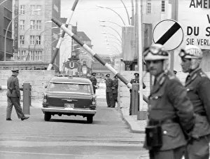Checkpoints: US test car drives to East Berlin