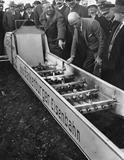 Designers: Test drive of the rocket car Rak 2, 1928