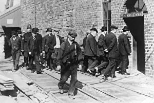Willing: Textile workers in England, 1910