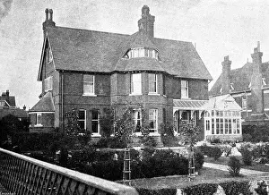 Huxley: TH HUXLEY/EASTBOURNE
