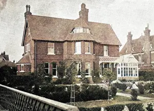 Huxley: TH HUXLEY/EASTBOURNE