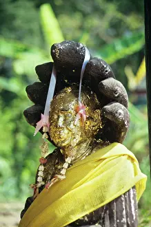 Mongoose: THAILAND BUDDHA STATUE COVERED IN GOLD LEAF WAT