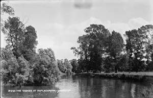 Oxfordshire: The Thames at Mapledurham