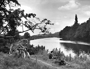 Pangbourne: THAMES PASTIMES