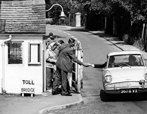 Tolls: THAMES TOLL BRIDGE