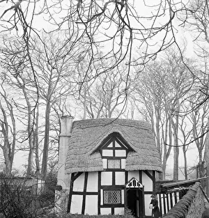 Rushton: Thatched Cottage