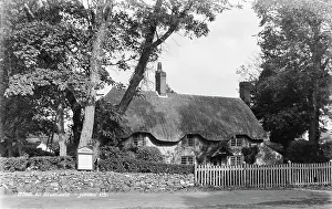 Charming: Thatched Cottage at Stupland