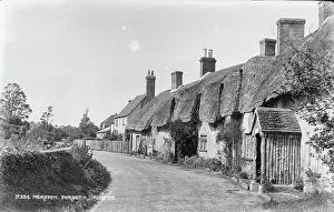 Charming: Thatched Cottages in Moreton