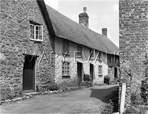 Abbotsbury: THATCHED DORSET COTTAGES